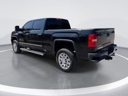 Used 2019 GMC Sierra 2500 Denali w/ Duramax Plus Package AWD/4WD image 6