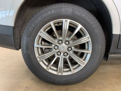 Used 2017 Cadillac XT5 Luxury w/ Advanced Security Package image 37