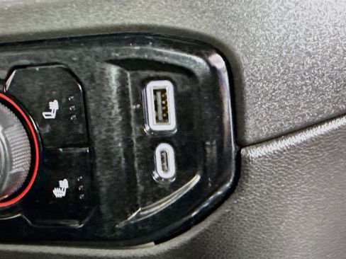 Used 2025 Chevrolet Silverado 1500 LT RWD image 40