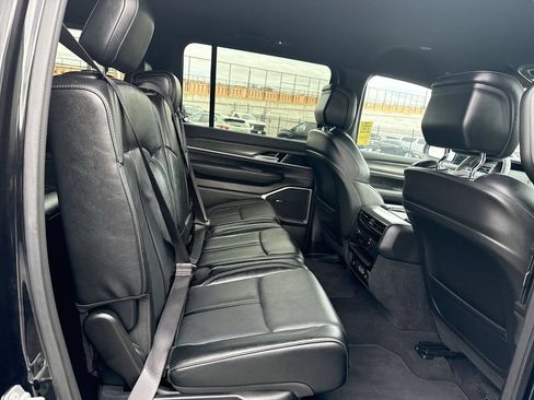 Used 2024 Jeep Wagoneer L Series III w/ Flexible Seating Group AWD/4WD image 27
