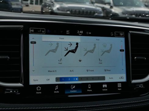 New 2026 Chrysler Pacifica Select AWD/4WD image 31