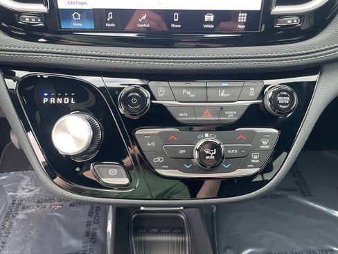 New 2026 Chrysler Pacifica Select FWD image 16