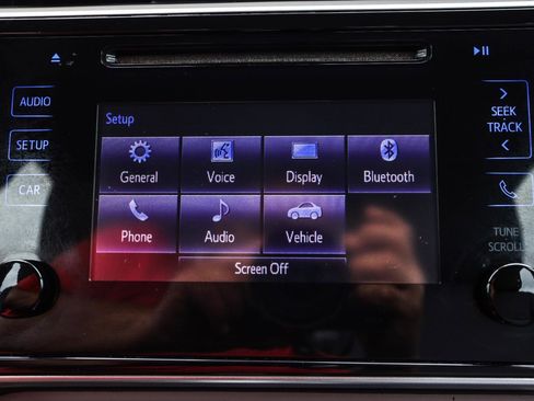Used 2018 Toyota Corolla LE FWD image 8
