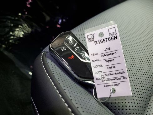 New 2025 Volkswagen Tiguan SE image 29