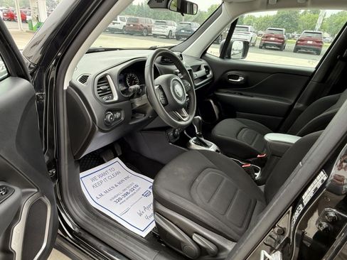 Used 2022 Jeep Renegade Latitude AWD/4WD image 10
