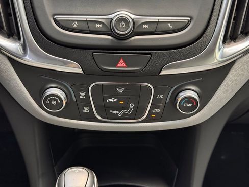 Used 2021 Chevrolet Equinox LS image 22