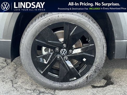 New 2026 Volkswagen Taos SE FWD image 8