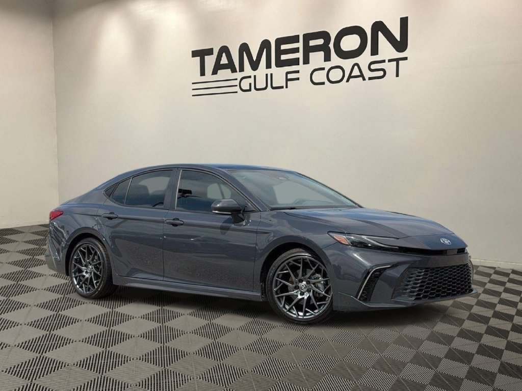 Used 2025 Toyota Camry XSE FWD image 1