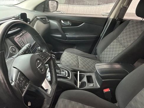 Used 2017 Nissan Rogue Sport SV w/ SV Premium Package AWD/4WD image 17