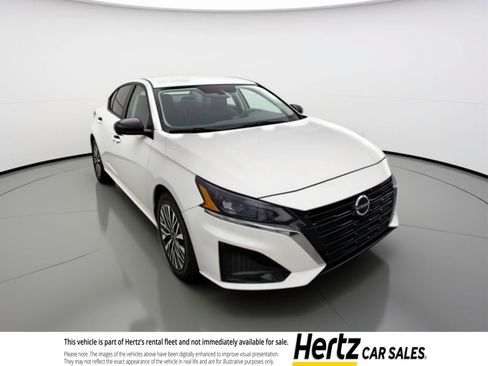 Used 2025 Nissan Altima 2.5 SV image 1