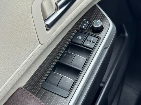 Certified 2021 Toyota Sienna Platinum image 31