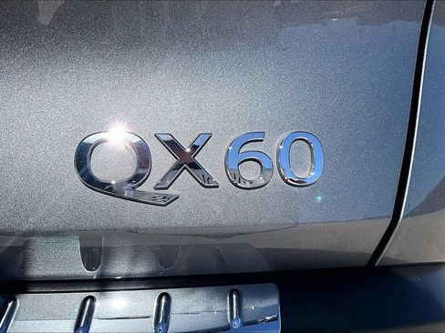 Used 2023 INFINITI QX60 Luxe w/ Vision Package FWD image 8