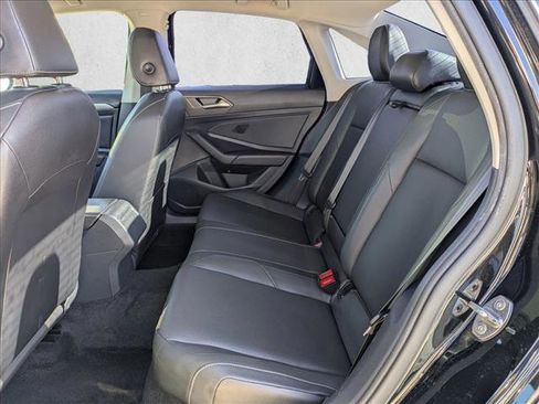 Used 2019 Volkswagen Jetta SE image 18