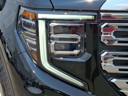 Used 2026 GMC Sierra 1500 Denali w/ Technology Package AWD/4WD image 9