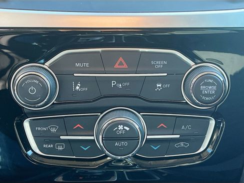 Used 2023 Chrysler 300 Touring w/ Safetytec Plus Group image 15