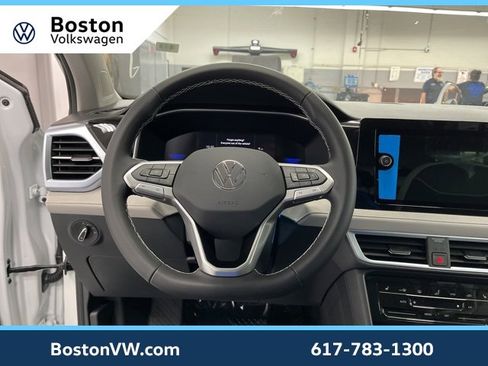 New 2026 Volkswagen Taos SE image 15