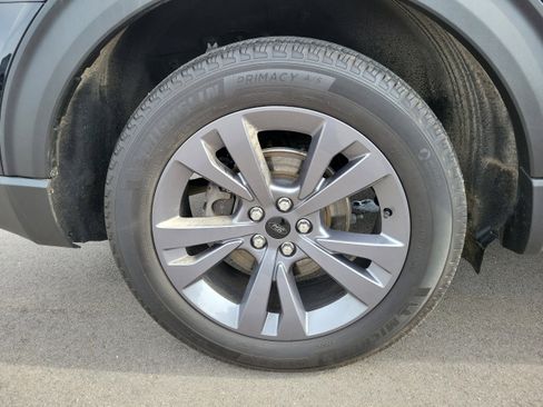 Certified 2023 Ford Explorer XLT w/ Equipment Group 202A image 5