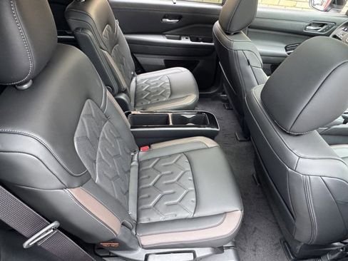 New 2026 Nissan Pathfinder Platinum AWD/4WD image 12