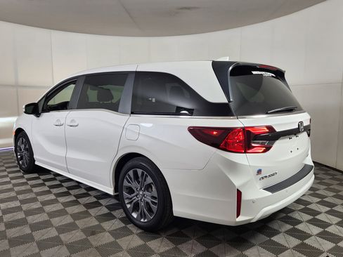 Used 2026 Honda Odyssey Touring image 5