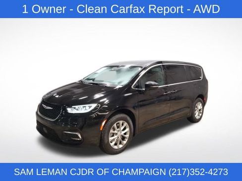 Used 2025 Chrysler Pacifica Select image 20