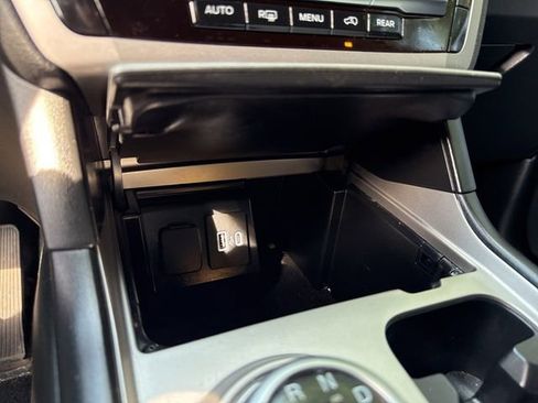 Used 2021 Ford Explorer XLT image 29