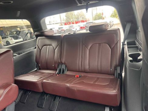 Used 2024 Ford Expedition Limited image 11
