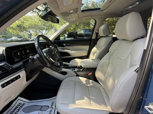 Used 2023 Kia Telluride EX w/ EX Captain's Chair Package image 11