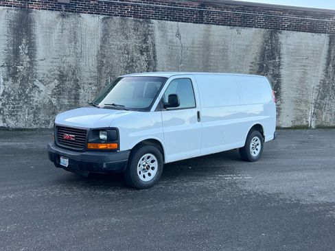 Used 2011 GMC Savana 1500 image 2