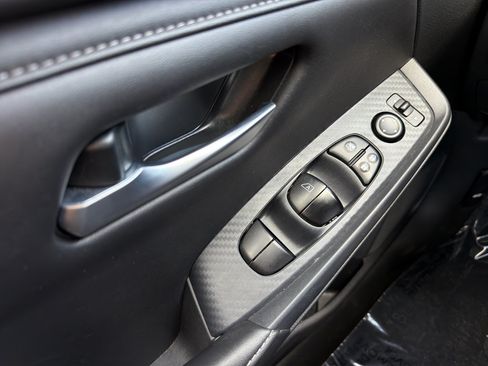 Used 2025 Nissan Sentra SV FWD image 9