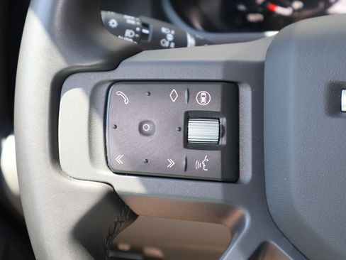 Used 2025 Land Rover Defender 130 X-Dynamic SE AWD/4WD image 19