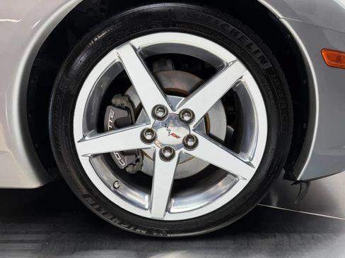 Used 2005 Chevrolet Corvette Coupe w/ Preferred Equipment Group RWD image 7