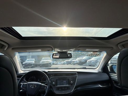 Used 2017 Toyota Avalon XLE image 12