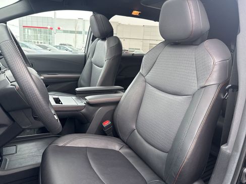 Used 2023 Toyota Sienna XSE w/ XSE Plus Package image 12