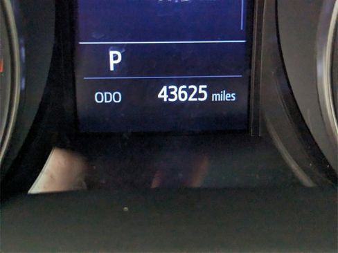 Used 2020 Toyota C-HR XLE image 26