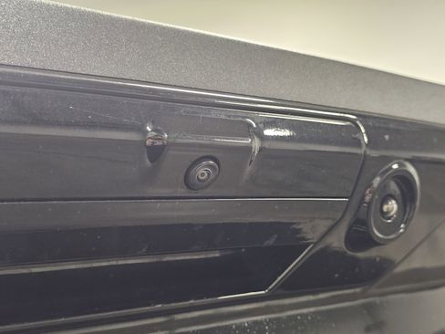 Used 2024 Ford F150 Lariat w/ FX4 Off-Road Package image 12