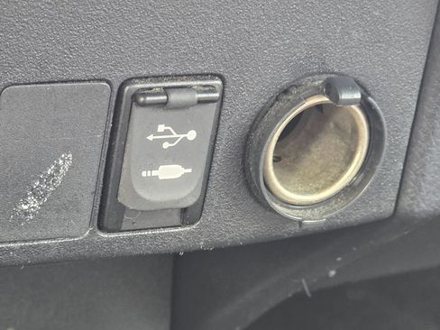 Used 2013 Toyota RAV4 XLE AWD/4WD image 30