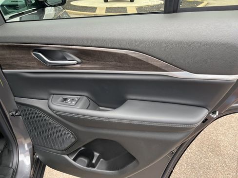 New 2025 Jeep Grand Cherokee Limited w/ Black Appearance Package image 30