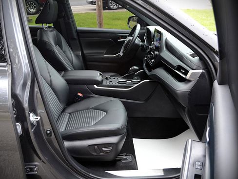 Used 2023 Toyota Highlander XSE image 20