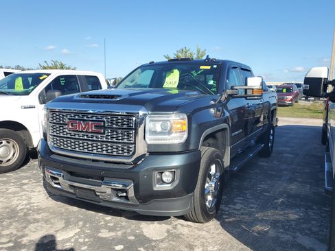 Used 2018 GMC Sierra 3500 Denali w/ Duramax Plus Package image 3