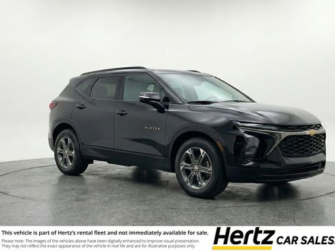 Used 2025 Chevrolet Blazer LT image 1