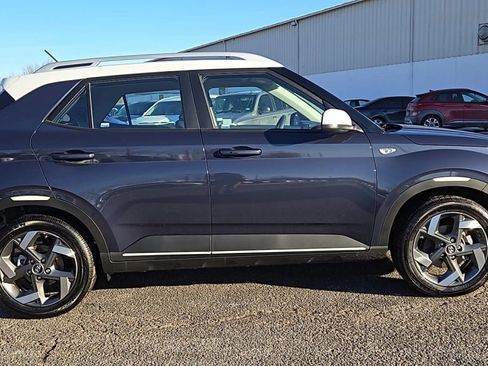 Certified 2025 Hyundai Venue Limited FWD image 9