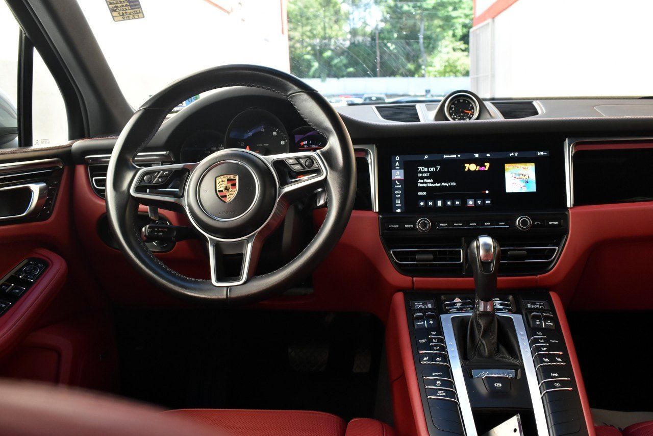 Used 2020 Porsche Macan AWD/4WD image 19
