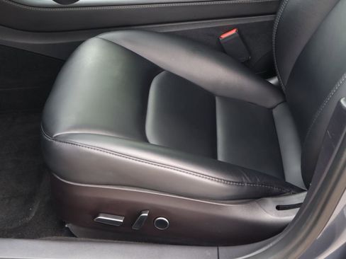 Used 2023 Tesla Model 3 Standard Range image 13