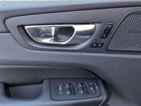 Certified 2022 Volvo XC60 B5 Inscription w/ Advanced Package image 25