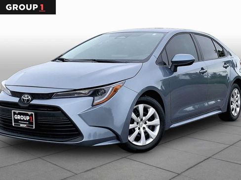 Used 2025 Toyota Corolla LE FWD image 1