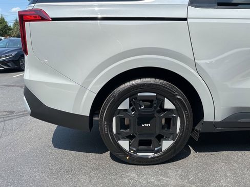 New 2026 Kia Carnival EX image 13