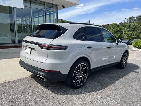 Used 2023 Porsche Cayenne AWD/4WD image 8