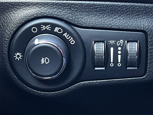 Used 2020 Jeep Compass Latitude w/ Cold Weather Group image 20