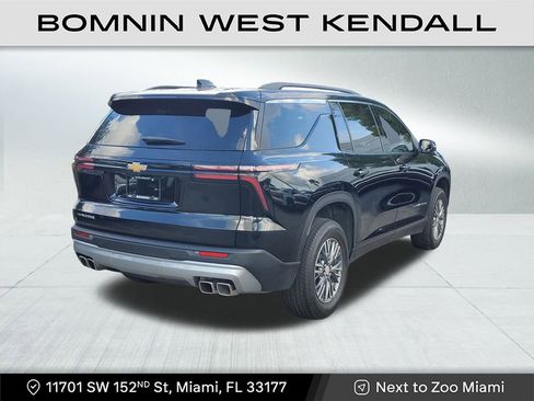 Used 2025 Chevrolet Traverse LT image 7