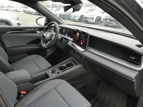 New 2026 Volkswagen Tiguan SE R-Line AWD/4WD image 29